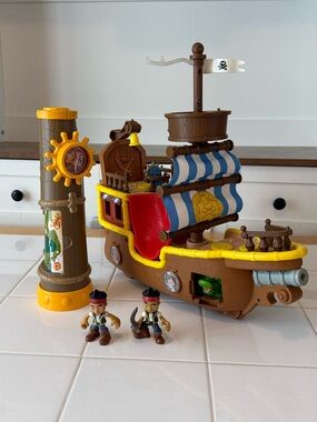 Disney Jake & The Neverland Pirate Ship & Telescope Lot -Ship Talks & Sings 2011